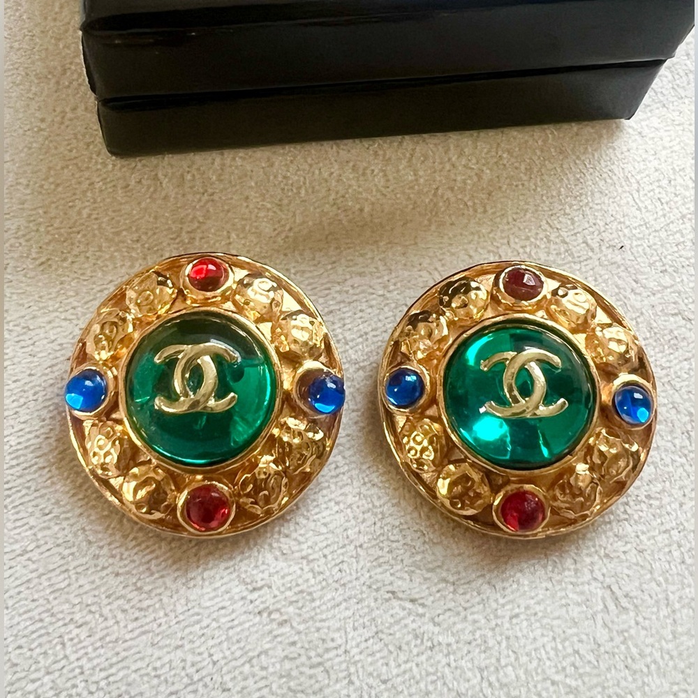 Rare 💎✨Chanel Vintage 24k Gold plated and Multicolor Round Earrings